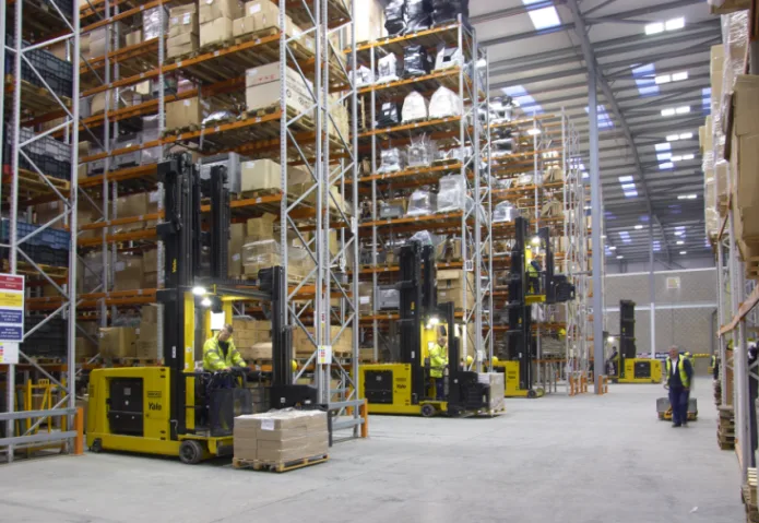 raktári állványrendszerek és targoncák felülvizsgálata