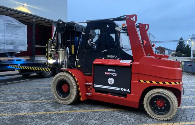 16 tonnás elektromos targonca bérlés nyommentes gumival